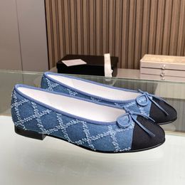 Klassische flache Absätze, Abendschuhe, Tanz- und Ballettschuhe, Slip-On-Loafer mit Fliege, Designer-Denim-Espadrilles, Damensandalen, gesteppte Textur, Slipper, Freizeit-Pantoletten, weiche Slides