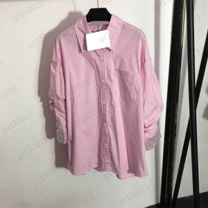 Blusas para mujer Diseño de taladro con puños y hombros descubiertos Manga de siete puntos Camisas de diseñador de moda Botón de una sola fila Solapa de bolsillo abierta Blusa de estilo casual simple