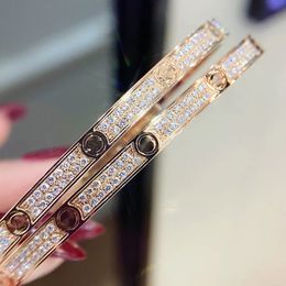Bracelet pour femmes couple or bracelet double rangée diamant de luxe de luxe Largeur de 5 mm d'incrustation cachée procédé des bracelets résistants à la fonte destiné pour femmes bijouxq4