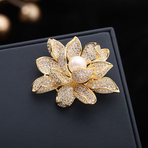 Broche de flores para mujer, broches de traje para mujer, alfileres de abrigo de mujer de circón 3A, alfileres de vestido completo elegantes Vintage, alfiler superior dorado plateado a la moda