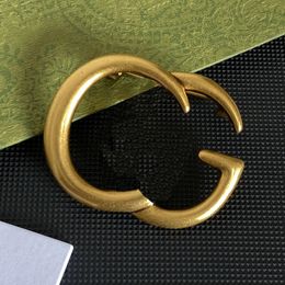Broche para mujer Gold G Marca Luxurys Desinger Broche Mujer Perla Carta Broches Traje Pin Joyería de moda Ropa Decoración Accesorios de alta calidad