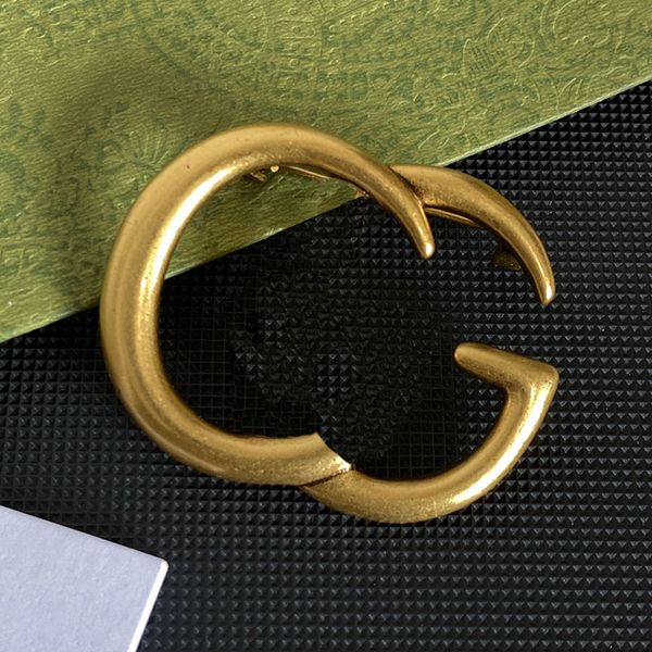 Broche pour femme Or G Marque Luxurys Desinger Broche Femmes Perle Lettre Broches Costume Pin Bijoux De Mode Vêtements Décoration Haute Qualité Accessoires