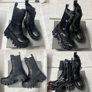 BOTA BULLDOZER CON CORDONES PARA MUJER EN NEGRO y dibujo blanco sobre piel de becerro mate 67155 Diseño grueso Suela de goma dentada gruesa Botas de cuero botas de diseñador botas de moto