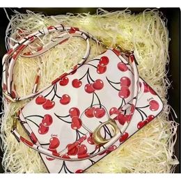 Bolsa de diseñador de mujer C Tabby con bolsas de recolección de cerezas Luxurys Tote Baguette Baguette en estampado de cuero Crossbody Fashion Satchel