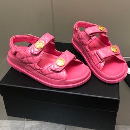 Sandalias de piel de becerro para mujeres zapato de playa Classic rosa textura acolchada tono de metal dorado tacones de plataforma tallas de instante ajustables