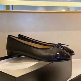Chaussures décontractées pour femmes Chaussures de créateurs de luxe Sandales Qualité supérieure Boutique Noble Classique vintage Chaussure de danse en cuir véritable nouvelle taille 34-42 Avec boîte