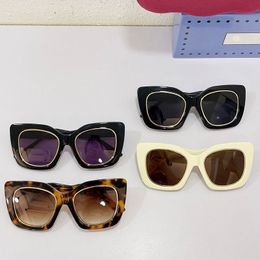 Gafas de sol clásicas para mujer con forma de ojo de gato 1151S Compras de moda Marco grueso Estilo de verano Señoras Ocio Vacaciones Conducción Protección para los ojos UV400 con caja