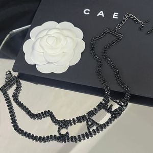 Gargantilla de diamantes con dijes para mujer, collares de cadena de boutique de alta calidad, joyería de estilo de lujo de otoño, cadena larga, collar de regalo de amor para mujer nuevo de Navidad