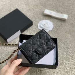 Tarjetero cuadrado de acordeón con solapa pequeña clásico para mujer Bolsos negros Pochette múltiple Herrajes de metal dorado Matelasse Cadena ajustable Bolso bandolera en el pecho y cintura 10 CM