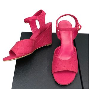 Dames cowhide wigplatform hakken sandalen ontwerper slingbacks jurk schoenen verstelbare enkelgespeld bruiloft schoen dames ronde tenen fuchsia roze zwarte casual schoen