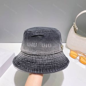 Dames denim emmer hoed modeontwerpers caps m mannen zomer gemonteerde hoeden visser strand motorkap sunhats casquette blauwe diamanten brief