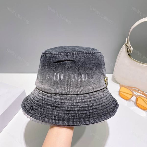 Femmes Denim Seau Chapeau Créateurs De Mode Casquettes M Hommes Été Chapeaux Aménagés Pêcheur Plage Bonnet Chapeaux Casquette Bleu Diamant Lettre