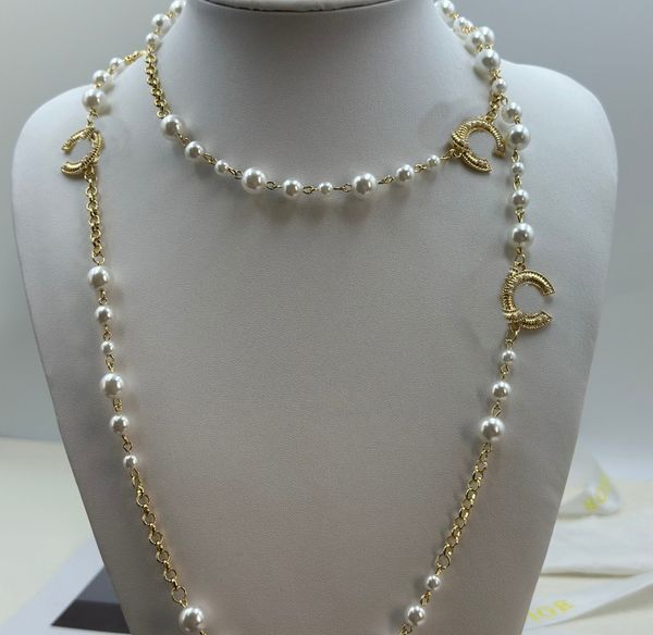 Diseño para mujer Collar de doble letra Chapado en oro de 18 quilates Collares de perlas de acero inoxidable Gargantilla Colgante de cadena Europa América Joyería de boda de moda