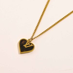 Collier de design pour femmes fausse cuir 18k colliers en acier inoxydable plaqué GOLD LETTRE LETTRE CHACH