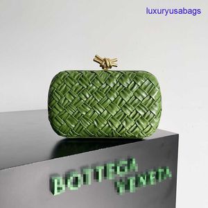 Sac de créateur de femmes classiques Bottegga Sac nouée Décoration Sacs de soirée Luxury Clutchags Fashion Soft Redded Handsbag 557