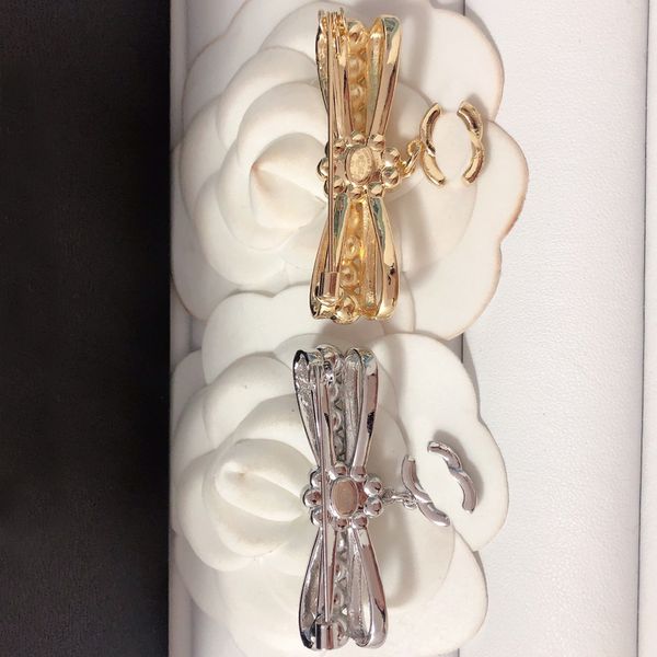 Broches de créateur de femmes Broches Brandes de marque Brand Design Diamond Bijoux Pearl Pin Gold Sier plaqué de mode Cadeau de vacances Accessoire Gift
