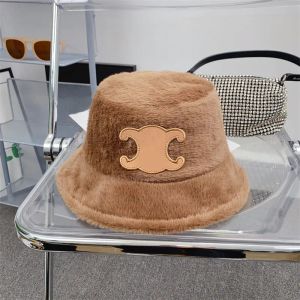 Dames Designer Bucket Hat Trendy Mode Luxe Caps Hoeden Imitatie Nertsenbont Calssic Letters Bucket Hat Heren Zwart Unisex Winter Motorkap Mutsen 2311061BF