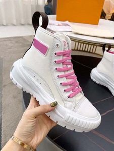 Zapatos casuales de diseñador para mujer, zapatos deportivos de retales de cuero, versátiles, con fondo plano, corte alto, caja con correa para botas cortas