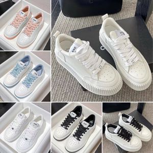 Diseñador para mujer Channellies Zapatos casuales Plataforma de moda de gran tamaño Channeles Zapatillas de deporte Zapatos para correr de cuero Deportes con zapatos estampados Zapatos de mujer Almohadillas de burbujas