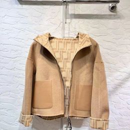 Womens Designer Double F Jacket nouvelle veste à capuche courte en laine double face avec manteau de cornemuse F à la mode lot B131