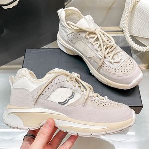 Chaussures robes de créateur pour femmes chaussures plate-forme plate à lacets côté filet les dernières chaussures de sport petites chaussures blanches bandes coupées de chaussures décontractées chaussures panda en daim