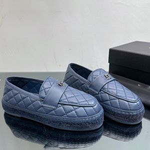 Dames designer nette schoenen Platform vissersschoenen Alle schapenvacht loafers met diamantruit in reliëf Een instapper Vrijetijdsschoenen Blauw Zwart Wit
