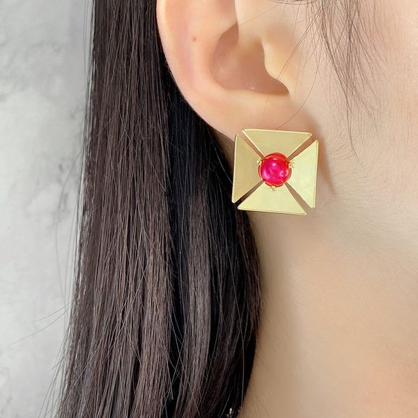 Pendientes de diseñador para mujer Pendiente de amor para mujer Gemas rojas Studs Chapado en oro de 18 quilates Stud Girls Entrada Lux Fiesta de San Valentín Joyería de boda Caliente -7