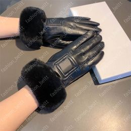 Guantes de diseñador para mujer Cuero genuino Piel de oveja Señoras Marca de lujo Guantes con letras Forro de cachemira de lana Guante cálido de invierno Manopla con caja