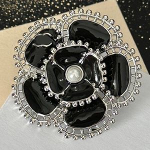 Femmes Designer Bijoux Broches Broches Broche Plaqué Or 18 Carats Argent Cuivre Marque Lettre Incrustation Bijoux En Cristal Charme Perle Pin Se Marier Fête De Noël Cadeau Accessoire