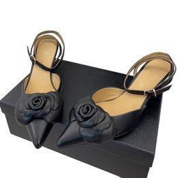 Diseñador de mujer Sandalias de los dedos puntiagudos Classic 22SS Lambskin Tacón de gato bajo 5 cm zapatos elegantes zapatos de boda zapatos de boda bombas y slingbacks Luxurys plus tallas US10