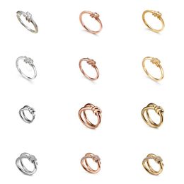 Ensemble sans diamant torsadé de créateur pour femmes avec diamant de mode populaire classique polyvalent à double anneau à double ring multi-taille