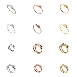 Womens Designer Rope Twisted Diamondless Set met diamant Populaire mode Klassiek Veelzijdige enkele dubbele ring Multi-maat