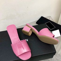 Zapatos de diseñador para mujer Sandalias de charol gruesas Macarons sin cordones Zapatillas de colores brillantes para viajar con bolsa para el polvo