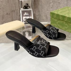 Designer pour femmes glisses de talons sandale à talons en maille noire en maille médiane pantoufle conception de maison plate mule décontractée