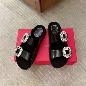 Designer pour femmes pantoufle Slidy Viv Sandales en cuir flash diamant boucle d'été Summer Chaussures de chaussures plates pantoufles plage de plage Rubber à l'extérieur