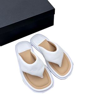 Designer pour femmes pantoufles de vache de vache classiques tongs de luxe de luxe Femmes Femmes Slides Retro Beach Shoes Fashion Sandals Ladies Mule