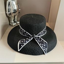 Designer de créateurs de femmes du chapeau de paille pour femmes chapeaux de parts de soleil mode 2 couleurs à bordure de lampes de loisirs