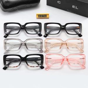 Lunettes de soleil de designer pour femmes lunettes de lecture avec étui Gold Badge Lunettes quotidiennes Petit cadre Lunettes de marque à la mode Multicolore en option Lunettes de soleil de designer en gros