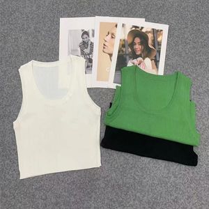 Camisetas de diseñador para mujer Top corto Primavera y verano Camiseta para mujer con estampado bordado dobladillo redondo cuello desgaste base moda pura corta