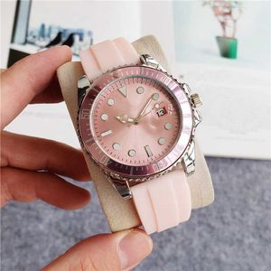 Womens Designer Watch Luxury High Quality Man Watch Sapphire Rubber Watch Band Couple Montres