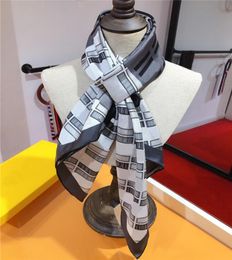 Diseñadores de mujer Bufanda de seda Bufandas de seda de alta calidad Bufanda de chal de alta calidad Mujeres Fashion Fashion 4 temporada Luxury Square Neckscarf 96033924