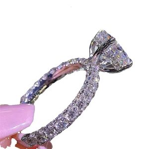 Womens Diamond Ring Romantische Zirkoon Schijnt Ronde Steen Bruiloft Bruids Mode-sieraden Verlovingsringen voor Vrouwen