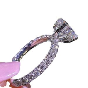 Womens Diamond Ring Romantische Zirkoon Schijnt Ronde Steen Bruiloft Bruids Mode-sieraden Verlovingsringen voor Vrouwen