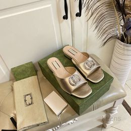 Sandales coulissantes doubles pour femmes double métal noir et blanc marron multicolore lettre de cristal pantoufles à tête carrée sandales de plage d'été