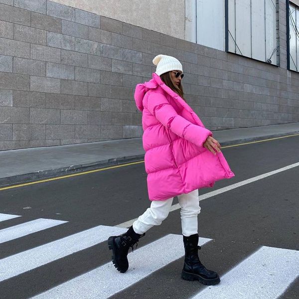 Veste à la veste pour femmes en hiver Couleur solide à capuche à capuche à col rouleuse européenne et belles femmes