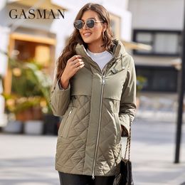 Parkas de plumón para mujer GASMAN Chaqueta para mujer Primavera Alta calidad Media longitud Abrigo para mujer Costura Diseño con capucha Parkas casuales a prueba de viento 8226 221124