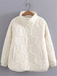 Veste d'hiver grande taille pour femme Parkas avec boutons de patte de col montant et matelassage floral en coton sable au milieu 231017