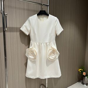 Damesjurk Europees modemerk zwarte, witte en rode bloemdecoratie mini-jurk met verzamelde taille