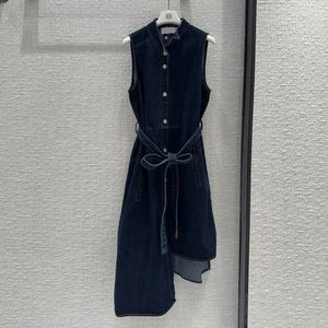 Damesjurk Modemerk Stand Kraag Mouwloze onregelmatige blauwe denim Midi -jurk