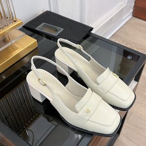 Geklede damesschoenen Dikke kettingsandalen Klassieke kleur Slingbacks Koeienhuid sandalen Lekkende wreef Metalen verstelbare gesp Loafers Zomermeisjescadeau